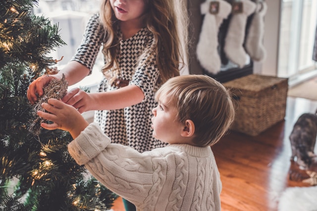 Feestelijke kleding en haarstijlen voor Kerst